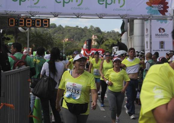 Esteban Jaramillo y Sebastián Salazar - Más de 10 mil competidores se dieron cita en esta histórica cita deportiva que se corría en las modalidades de 5, 10, 21 y 42 kilómetros.