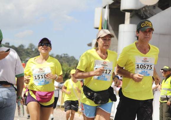 Esteban Jaramillo y Sebastián Salazar - Más de 10 mil competidores se dieron cita en esta histórica cita deportiva que se corría en las modalidades de 5, 10, 21 y 42 kilómetros.