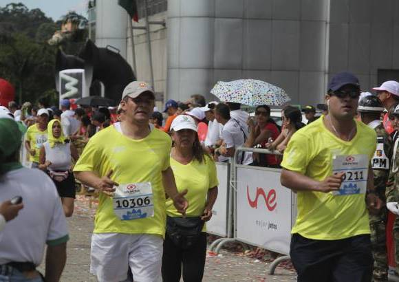 Esteban Jaramillo y Sebastián Salazar - Más de 10 mil competidores se dieron cita en esta histórica cita deportiva que se corría en las modalidades de 5, 10, 21 y 42 kilómetros.
