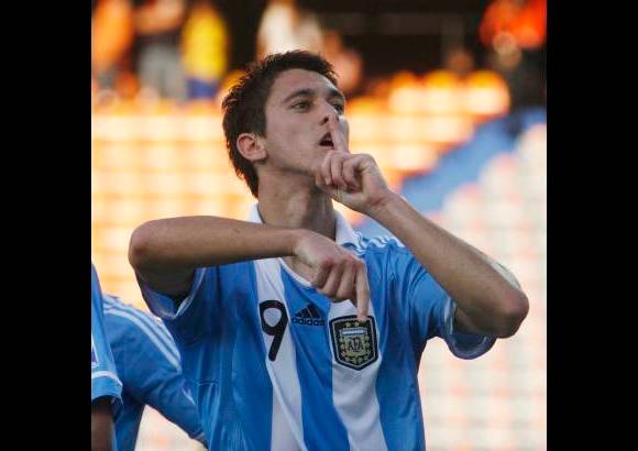 Esteban Vanegas - Facundo Ferreyra, Lucas Villafáñez y Adrián Cirigliano anotaron los tantos de un triunfo inobjetable.