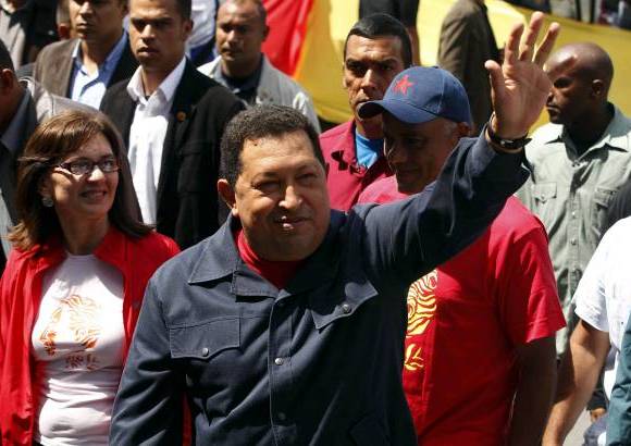 Reuters - Rigoberta Mench&#250; y Piedad C&#243;rdoba han apoyado siempre al Gobierno de Ch&#225;vez, as&#237; como los dem&#225;s personajes llegados desde el exterior para acompa&#241;arle en esta decisiva jornada electoral, en la que el l&#237;der venezolano se juega su tercera reelecci&#243;n.