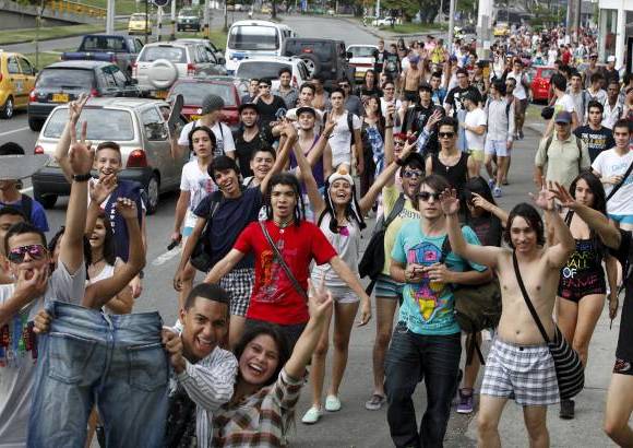 Manuel Saldarriaga - El objetivo de los marchantes era rendirles un homenaje a la libertad de expresi&#243;n, a Medell&#237;n por ser la ciudad de mayor cultura urbana y a los tres a&#241;os de la p&#225;gina de chistes de Sebas el Argentino.