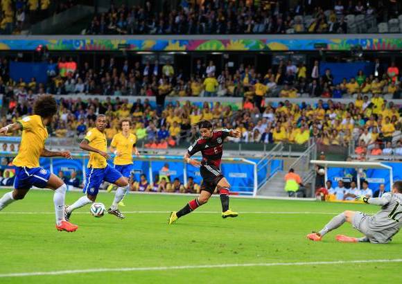 FOTO AFP - Sami Khedira sell&#243; el baile antes de los 30 minutos del primer tiempo marcando el quinto.