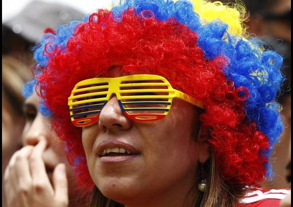 FOTOS JAIME P&#201;REZ - los hinchas segu&#237;an con atenci&#243;n cada jugada del equipo de Jos&#233; Pekerman.