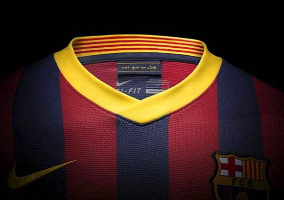 FOTOS NIKE - El cuello es en &quot;V&quot; y vuelve a ser amarillo, tal como cuando el Barcelona conquist&#243; la Champions en 2011 ante el Manchester United.