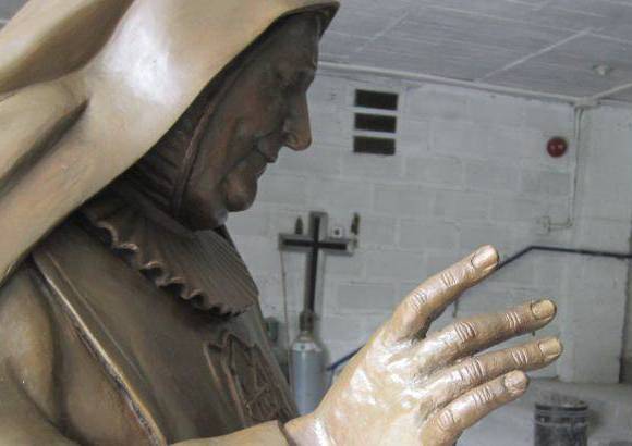 Cortes&#237;a - El padre Eduardo Toro cre&#243; esta escultura de la madre Laura.