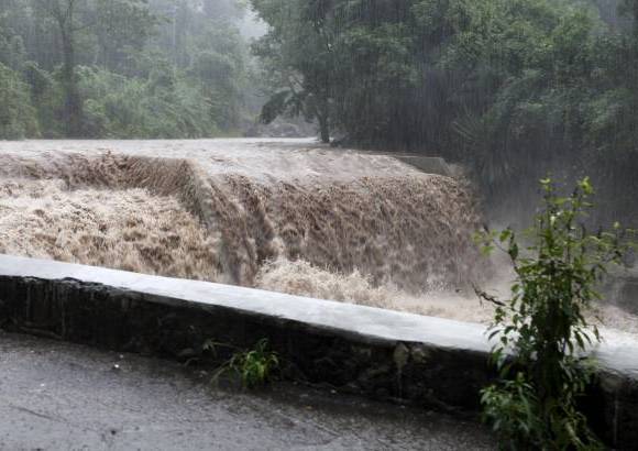 Reuters - Una tormenta se convierte en huracán cuando sus vientos máximos sostenidos superan los 117 kph.