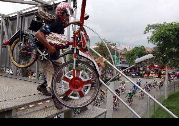 Manuel Saldarriaga - Jos&#233; Ramiro Gil apareci&#243; con su Macana la Andariega, para contarle a sus colegas c&#243;mo se gana la vida.