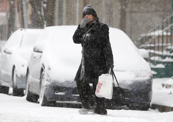 AP - "Toda la región está cubierta de advertencias de tormenta de invierno que continuarán por lo menos hasta las horas de la mañana, si no más allá", dijo Guyer.