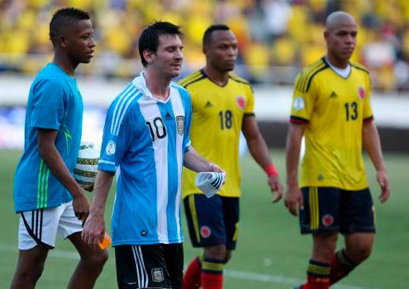 Juan Antonio Sánchez - Lionel Messi, aunque no lució como en sus mejores galas con el Barcelona, mostró grandes destellos de su talento, anotó un gol y ayudó para que Argentina sumará tres puntos en el Metropolitano de Barranquilla.