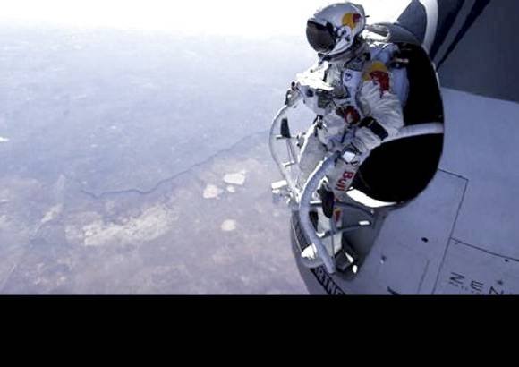 Foto Cortes&#237;a Misi&#243;n Stratos Red Bull - Felix ya ha realizado saltos desde la c&#225;psula.