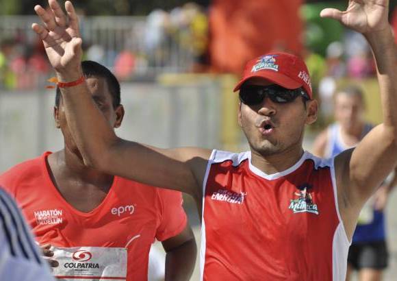 Esteban Jaramillo y Sebasti&#225;n Salazar - M&#225;s de 10 mil competidores se dieron cita en esta hist&#243;rica cita deportiva que se corr&#237;a en las modalidades de 5, 10, 21 y 42 kil&#243;metros.