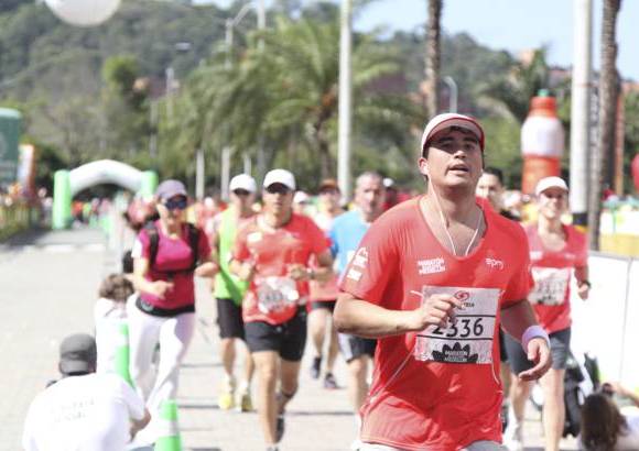 Esteban Jaramillo y Sebasti&#225;n Salazar - M&#225;s de 10 mil competidores se dieron cita en esta hist&#243;rica cita deportiva que se corr&#237;a en las modalidades de 5, 10, 21 y 42 kil&#243;metros.