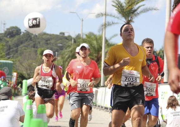 Esteban Jaramillo y Sebasti&#225;n Salazar - M&#225;s de 10 mil competidores se dieron cita en esta hist&#243;rica cita deportiva que se corr&#237;a en las modalidades de 5, 10, 21 y 42 kil&#243;metros.