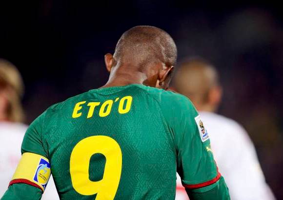 Reuters - La eliminaci&#243;n de Camer&#250;n no parec&#237;a probable cuando su capit&#225;n Samuel Eto&#180;o, elegido en tres ocasiones como mejor jugador de Africa, dio la ventaja al conjunto africano en el minuto 10.