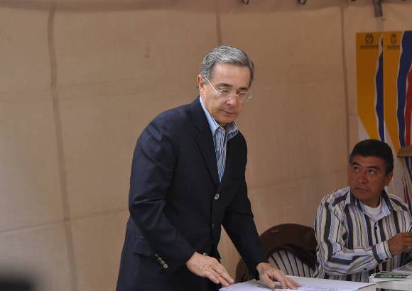 Colprensa - El presidente Uribe dijo que el voto es contrario a la violencia y la corrupci�n.