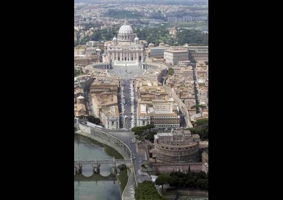 Reuters - La plaza de San Pedro es uno de los lugares más famosos de la ciudad.