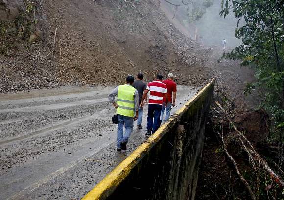 Julio C&#233;sar Herrera Echeverri - El hecho se present&#243; en la ma&#241;ana del viernes 15 de marzo y desde entonces las rocas no han dejado de caer.