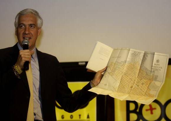Andrés Torres-Colprensa - El acta da cuenta de que el acto de cierre de la urna se desarrolló a las 8 de la noche de ese día, en el salón de sesiones del Concejo Municipal que presidía el general Mariano Tovar.