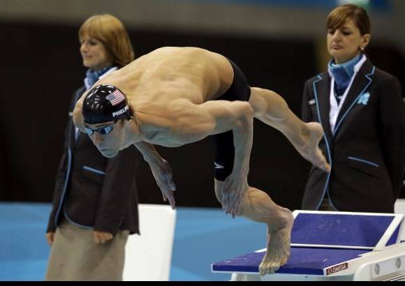 AP - No solo el de Baltimore asombró al mundo en Londres. La china Shiwen Ye, con 16 años, batió el récord del mundo en los 400 metros estilos, consiguió la medalla de oro y nadó los últimos 50 metros en 17 centésimas menos que lo había hecho Lochte, oro en la final masculina, celebrada esa misma tarde. En los 200 estilos sumó otro oro.