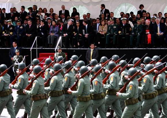 Raúl Palacios-Colprensa - Imponente fue el desfile militar del Bicentenario.