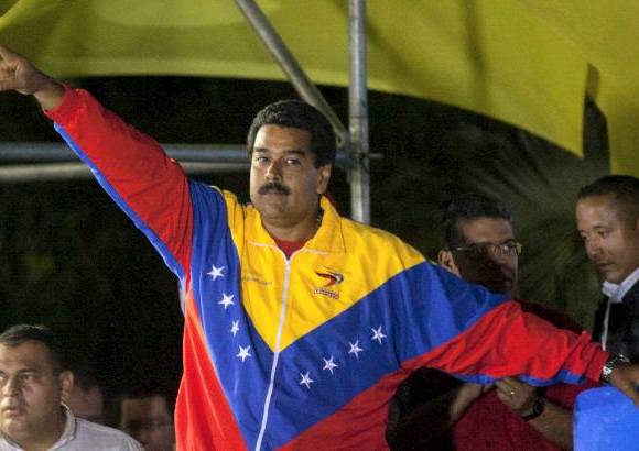 AP - El presidente encargado y ganador de los comicios de este domingo en Venezuela, Nicolás Maduro, defendió como "legal" y "constitucional" su elección como sucesor del fallecido gobernante Hugo Chávez, y pidió a la oposición que administre con "humildad" su resultado.