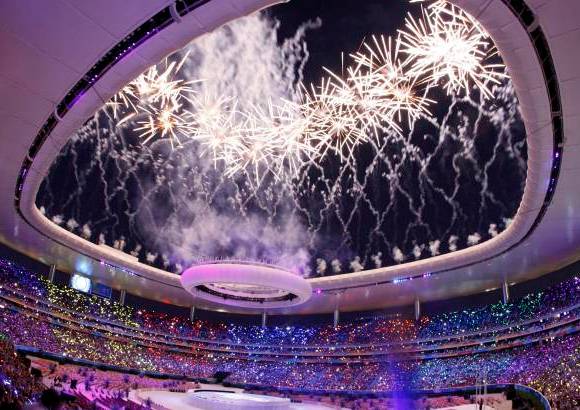 Reuters - La clavadista Paola Espinosa, campeona mundial y medallista olímpica, encendió el pebetero de los XVI Juegos Panamericanos al término de la ceremonia de inauguración en el estadio Omnilife de Guadalajara.