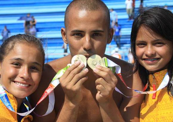 Robinson Sáenz - El saltador Víctor Ortega y las dos chicas doradas, Carolina Murillo y Sara Bedoya.