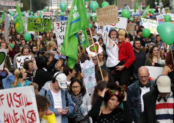 Reuters - Medell&#237;n, Bogot&#225;, Nueva York, Londres, Par&#237;s, Berl&#237;n, Nueva Delhi, Melbourne, Estambul, Lagos, Johannesburgo y R&#237;o de Janeiro, fueron algunas de las ciudades que marcharon contra el cambio clim&#225;tico.