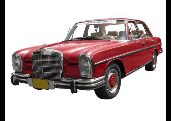 Cortes&#237;a Museo del Transporte - En la d&#233;cada de los 70, Mercedes Benz introduce el nombre de Clase S e incorpor&#243; mejoras en sus sistemas de seguridad. El Mercedes Benz 1972 modelo 280S es un ejemplar de esta l&#237;nea.