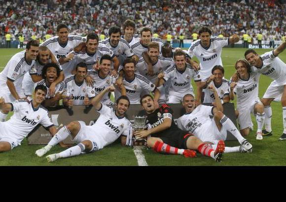 Reuters - Con de goles de Gonzalo Higua&#237;n y Cristiano Ronaldo temprano en el partido, el Real Madrid se consagr&#243; campe&#243;n de la Supercopa de Espa&#241;a al vencer 2-1 al Barcelona.