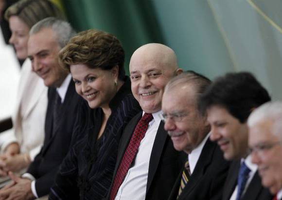 Reuters - El expresidente acompañó a su sucesora en el poder, Dilma Rousseff, durante el acto celebrado en el Palacio de Planalto.