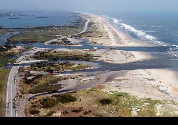 AP - A su paso por la costa este, Irene, ha dejado v&#237;ctimas mortales en los estados de Connecticut, Carolina del Norte, Florida, Nueva Jersey y Virginia.