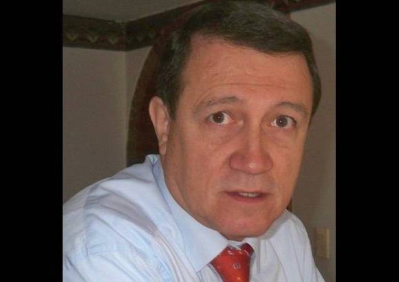 - Ernesto Macías, comunicador social y columnista de El Espectador, el Diario del Huila y el periódico Debate. Su carrera política inició como alcalde designado de Altamira, estuvo en el Concejo de Garzón, continuó en la Asamblea Departamental y terminó en la Gobernación, donde fue secretario, asesor y gobernador encargado.