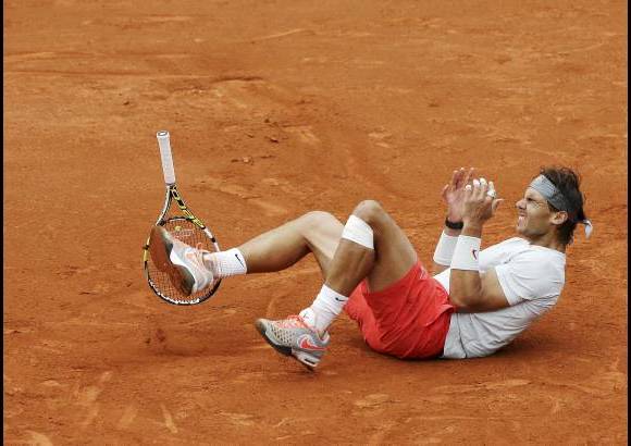 Reuters - El mallorqu&#237;n se convirti&#243; en el primer tenista de la historia que alza ocho veces la copa de un mismo Grand Slam, un torneo sobre el que mantiene la hegemon&#237;a contra todos los rivales que han intentado arrebat&#225;rselo.