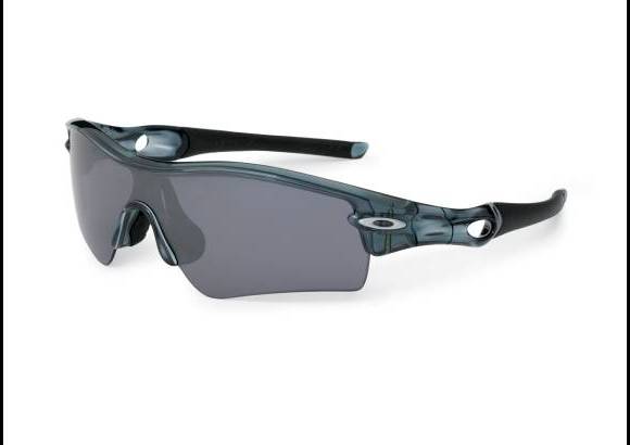 AP - Estas gafas fueron utilizadas por los mineros para proteger sus ojos, ya que hacia dos meses no veían la luz directa del sol.