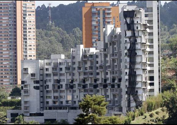 Donaldo Zuluaga - El 12 de octubre de 2013 con el colapso de la torre 6, comenz&#243; la tragedia del edificio Space.
