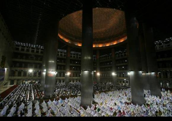 AP - El inicio del Ramadán es calculado con base en la Luna nueva, que determina el comienzo del mes lunar musulmán.