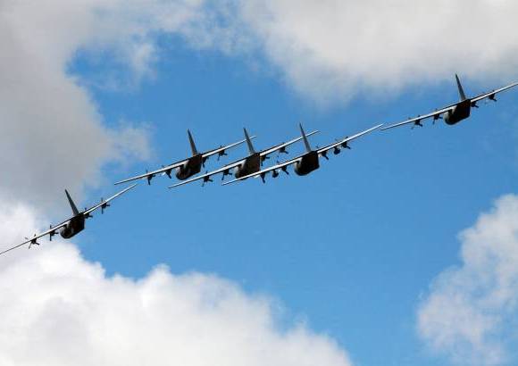 Raúl Palacios-Colprensa - La Fuerza Aérea Colombiana se unió al Desfile Militar del Bicentenario.