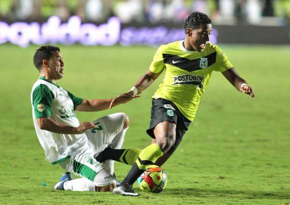 Juan Antonio S&#225;nchez - Wilder Guisao apareci&#243; poco en el partido. Un remate al final del primer tiempo, su mayor opci&#243;n de gol.