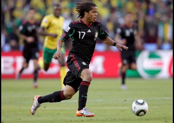 Reuters - México mostró sus cartas pronto en el partido al ser fiel a su vocación ofensiva, pero nuevamente la falta de definición echó por la borda la idea de un mejor resultado para terminar igual que siempre con el aliento contenido.