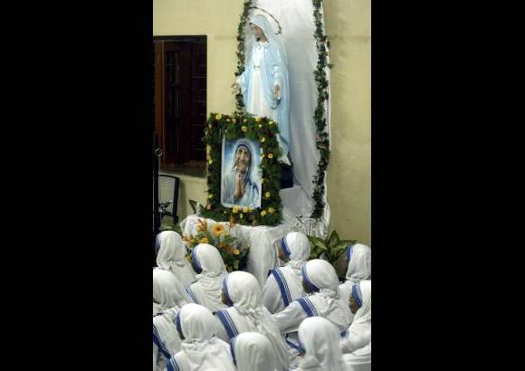 Reuters - &quot;A veces sentimos que lo que hacemos es tan solo una gota en el mar, pero el mar ser&#237;a menos si le faltara una gota&quot;: Madre Teresa