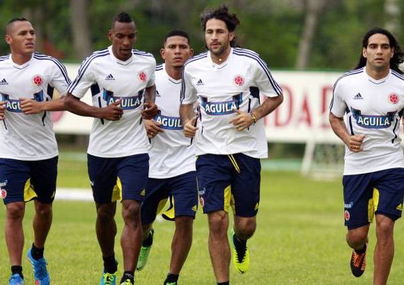 COLPRENSA - El volante de Atl&#233;tico Nacional, Alexander Mej&#237;a, atendi&#243; a los medios de comunicaci&#243;n: &quot;vengo bien porque en Nacional estamos en un gran momento y con Selecci&#243;n igual&quot;.