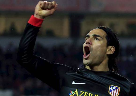 Reuters - Radamel Falcao y Diego Costa marcaron los goles con los que el Atl&#233;tico de Madrid consigui&#243; el mi&#233;rcoles un empate 2-2 de visita a Sevilla.