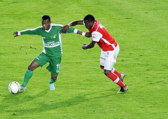 Colprensa - El mediocampista Luis Carlos Arias anot&#243; a los 47 minutos el gol del triunfo para que el Santa Fe venciera 1-0 al Deportivo Cali.