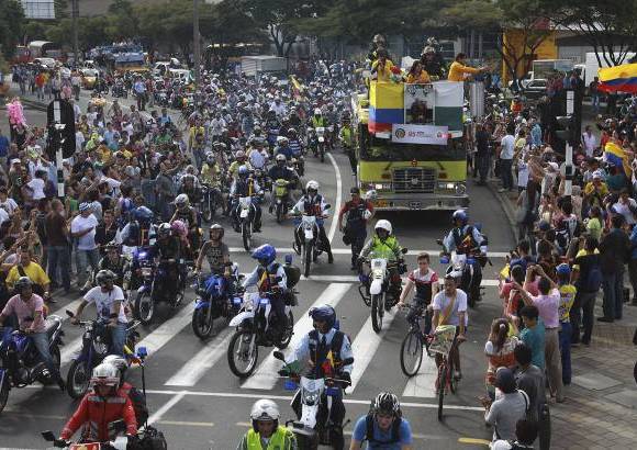 Róbinson Sáenz - Fueron miles de personas que salieron a las calles y asistieron al coliseo Iván de Bedout.