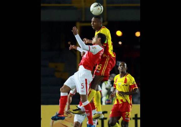Colprensa - Santa Fe y Pereira igualaron sin goles en El Camp&#237;n.