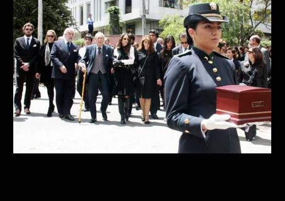 Colprensa - Con honores fue despedida do&#241;a Gloria Valencia de Casta&#241;o.