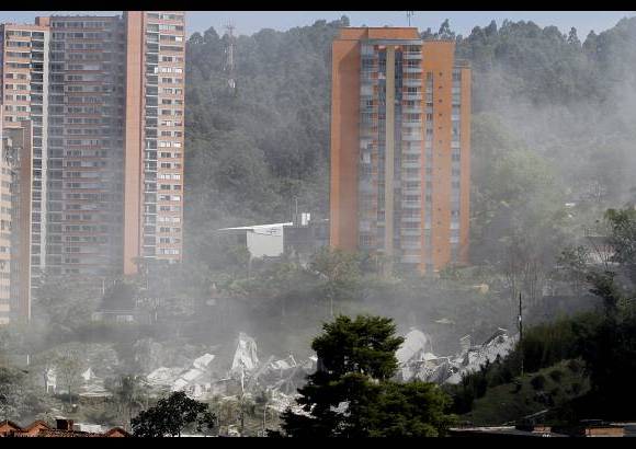 Donaldo Zuluaga - As&#237; qued&#243; el sector luego de la implosi&#243;n. No hubo personas heridas.