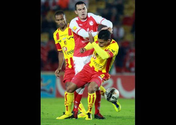 Colprensa - Santa Fe y Pereira igualaron sin goles en El Camp&#237;n.